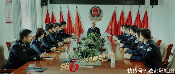 七星配资 电影《第六个嫌疑人》上线，师徒携手破奇案，悬疑风暴反转不断